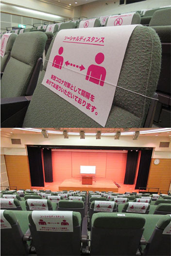 座席背後から見た写真